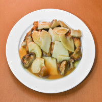 Pato con bambú y setas chinas